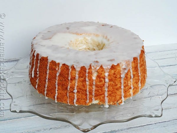 Torta angelo con glassa di zucchero a velo