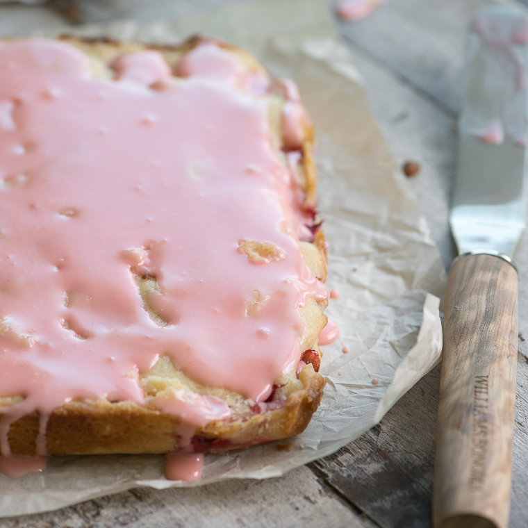 Barrette al limone e glassa alla fragola