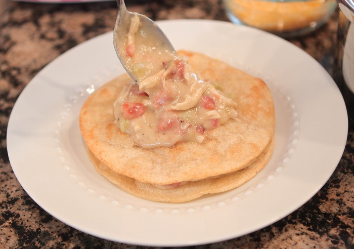 Enchiladas impilate di pollo nei giorni feriali di 
