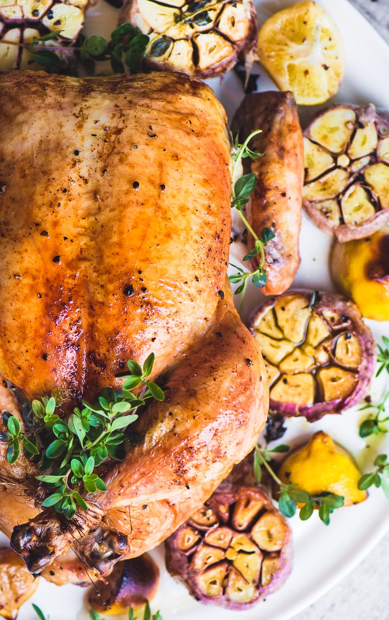 Pollo intero arrosto con aglio, limone e timo