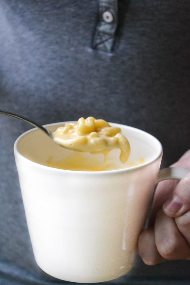 Macarone e formaggio a microonde istantaneo per uno