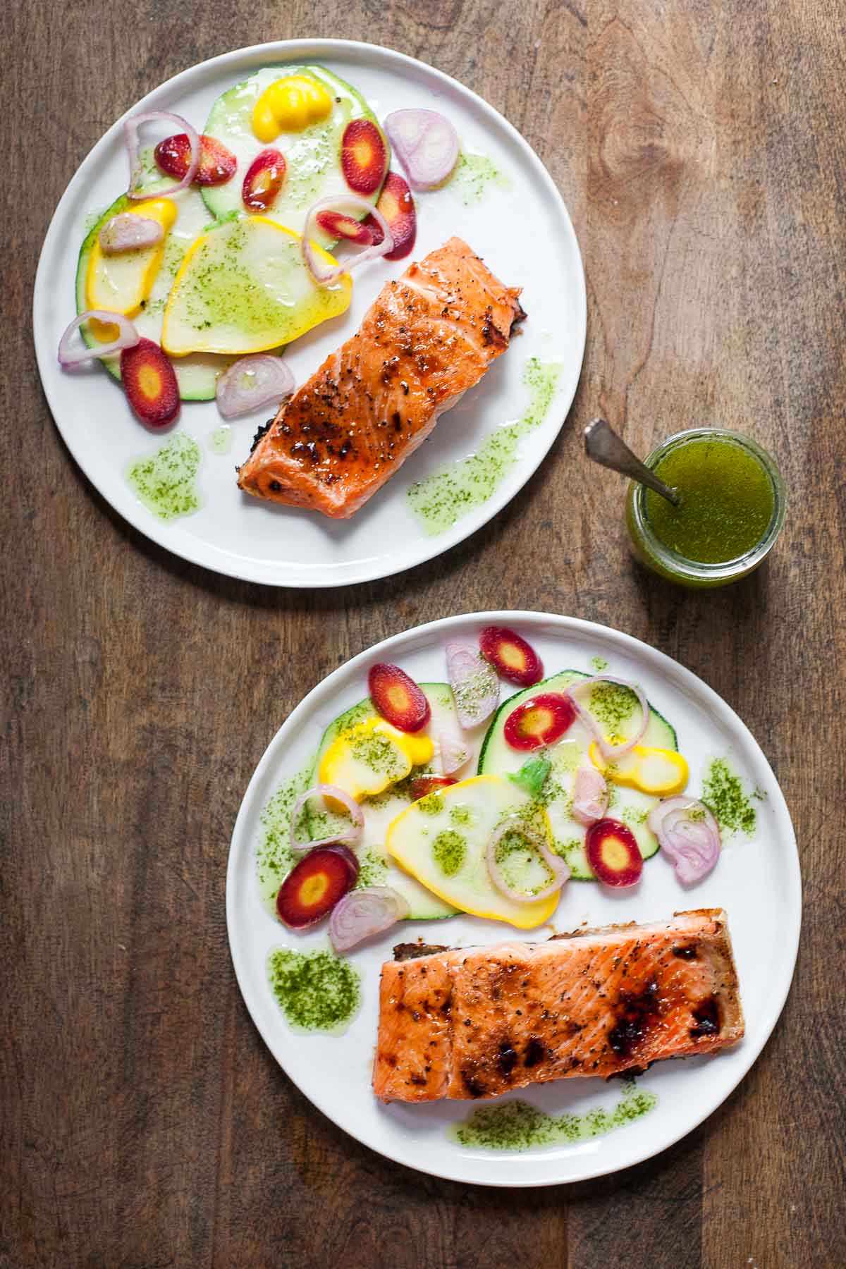 Salmone caramellato con olio di basilico Cile e verdure sottaceto # 30MinuteMondays | acalculatedwhisk.com 
