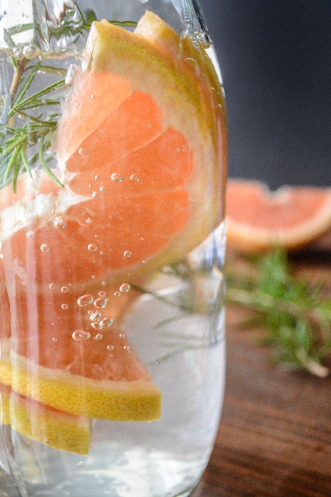 pompelmo rosmarino acqua infusa