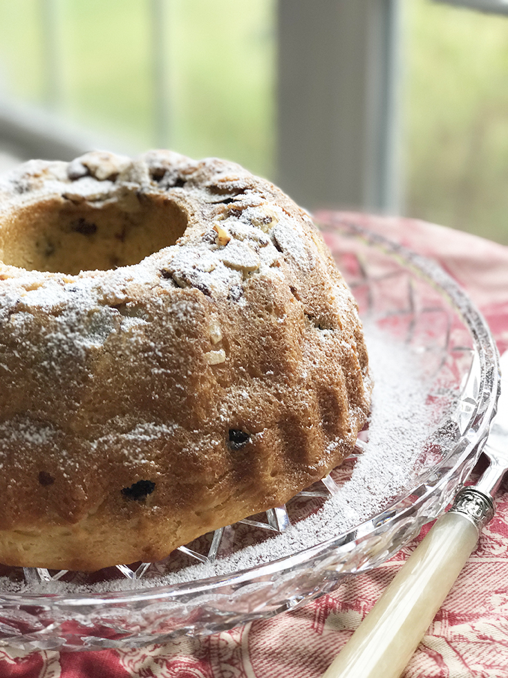 Una torta domenicale dell'Europa centrale: Easter Kugelhopf | 31Daily.com