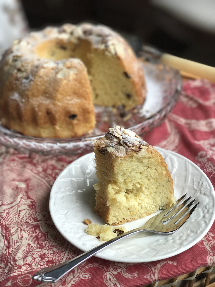 Una torta domenicale dell'Europa centrale: Easter Kugelhopf | 31Daily.com