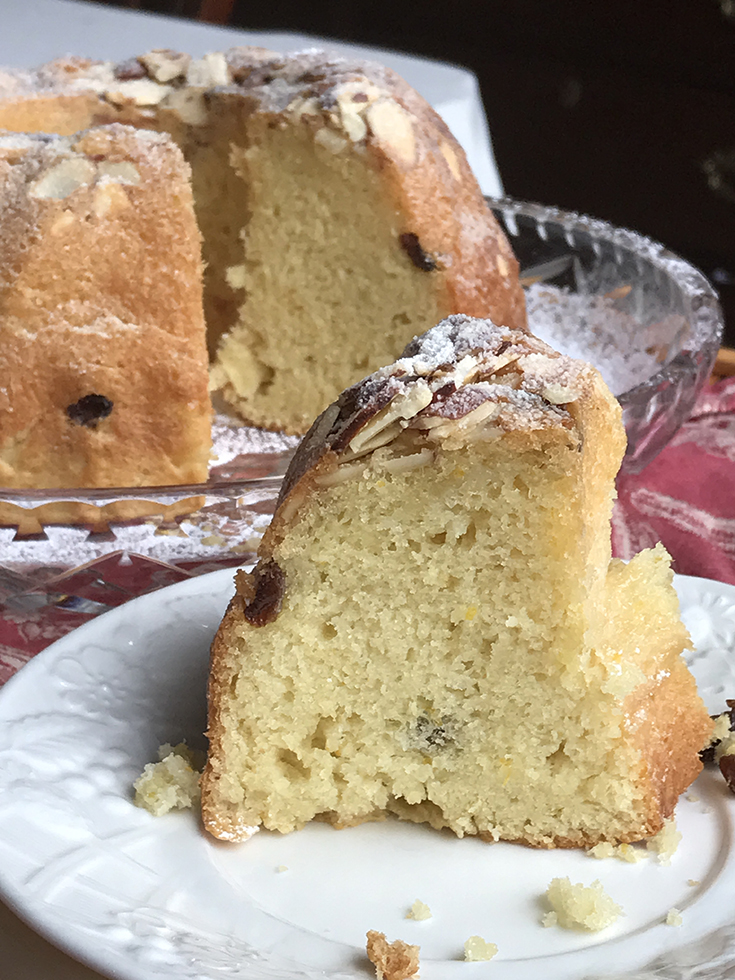 Una torta domenicale dell'Europa centrale: Easter Kugelhopf | 31Daily.com