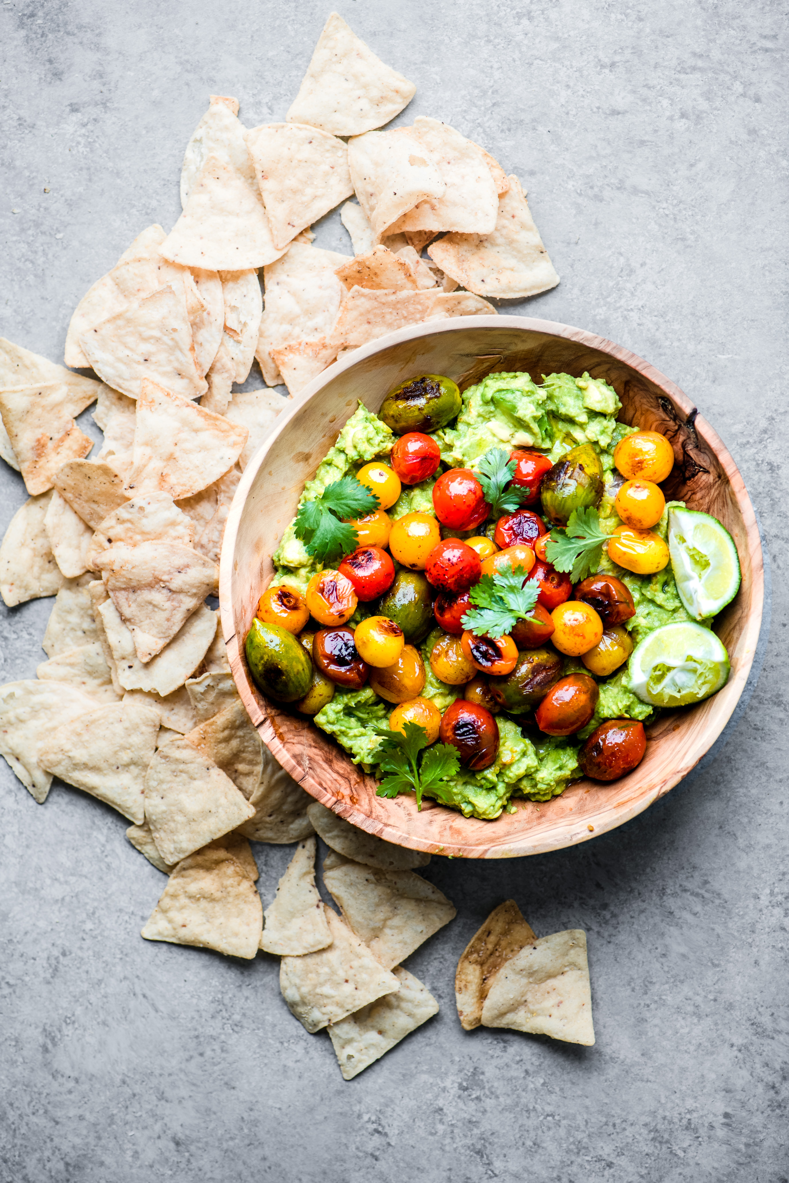 Guacamole condita con pomodori blister