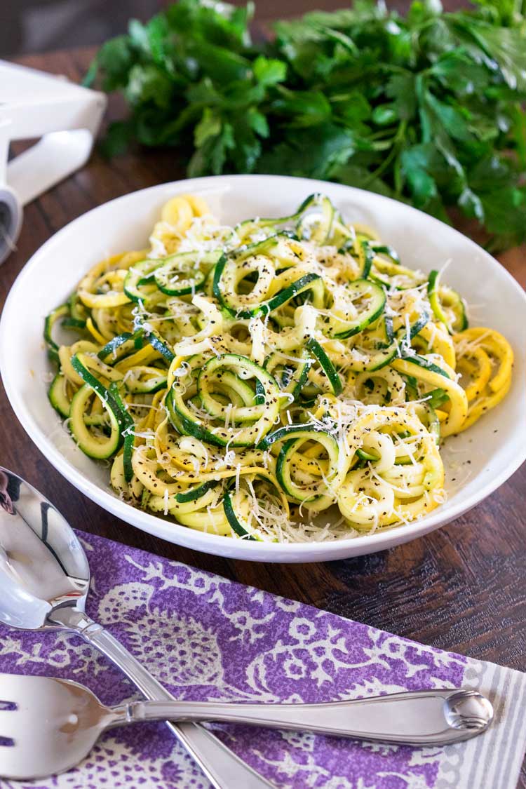 Zoodles Romano in grani di pepe. Www.keviniscooking.com