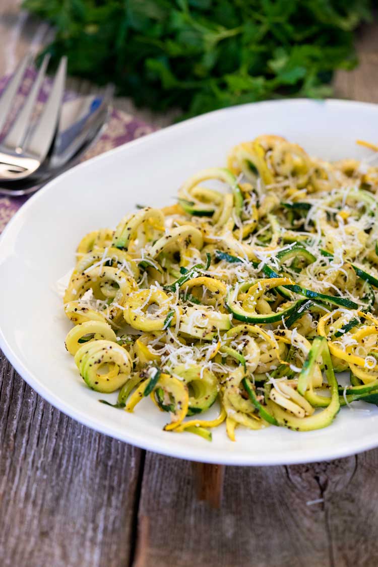 Zoodles Romano in grani di pepe. Www.keviniscooking.com