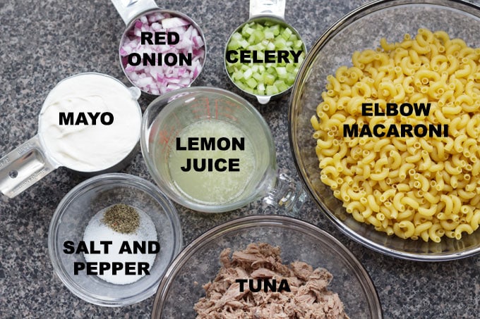 ¡Esta receta de ensalada de pasta de atún es fácil de hacer y es perfecta para comidas y barbacoas, o simplemente un almuerzo lleno de proteínas! Hecho con codo macarrones, atún, apio, cebolla y un aderezo a base de mayonesa y limón, ¡es un almuerzo satisfactorio! #tuna #pastasalad #tunapastasalad #tunamacaronisalad #elbowmacaroni #celery #redonion #lemonjuice #mayonnaise #potluck #summer #recipes #tunarecipes #pastasaladrecipes ingredientes para ensalada de pasta de atún