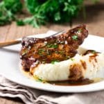  Súper fácil, súper sabroso, estas chuletas de cerdo albaricoque balsámicas están en la mesa en minutos. ¡Todo el mundo ama esto! <div class = 