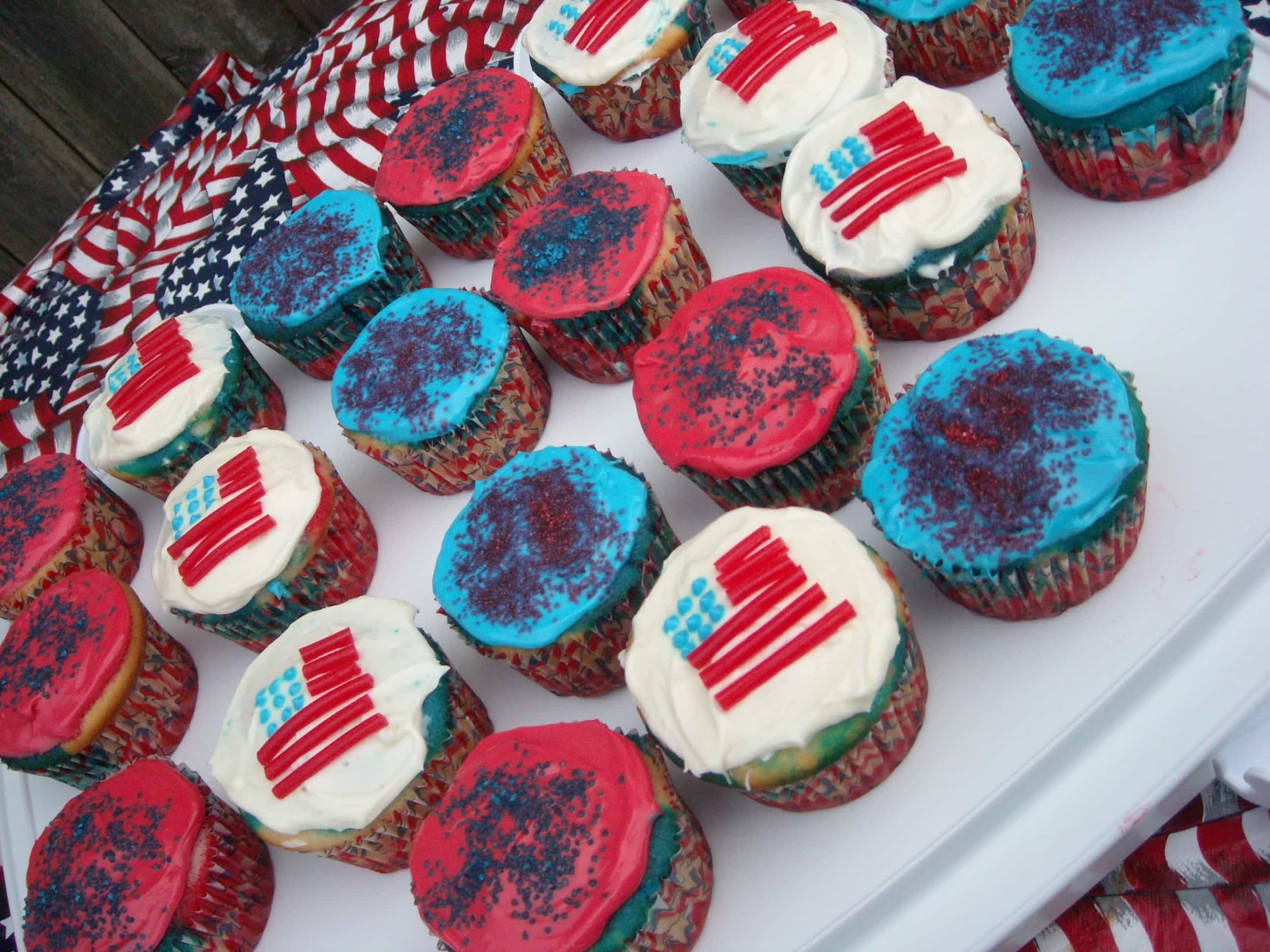 Quarto di luglio Cupcakes Tie Dye di Nutmeg Nanny