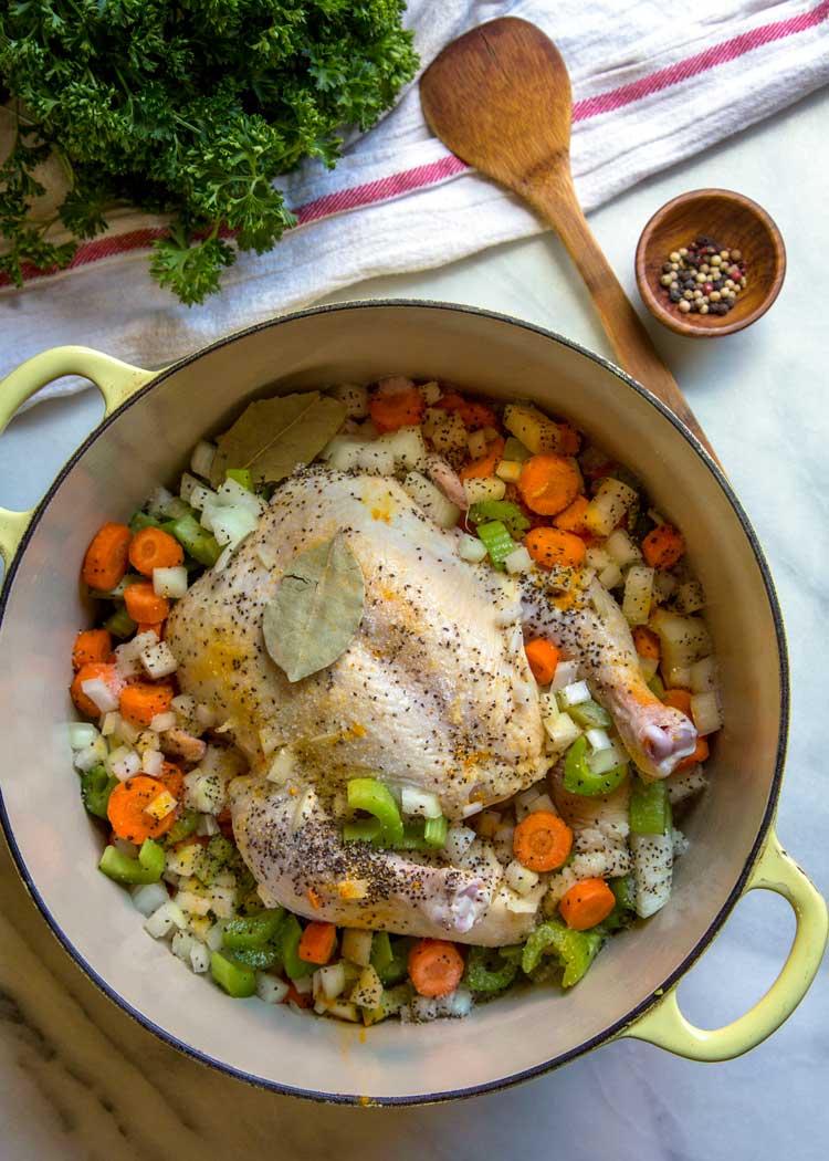  pollo in una pentola per pollo e gnocchi del sud 