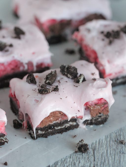Gooey Oreo Strawberry Cake Bars