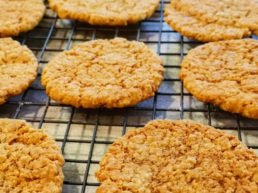Biscotti di farina d'avena al rosmarino Shrager In memoria di sua madre, lo chef di celebrità Rosemary Shrager ha creato una ricetta per cuocere i biscotti di farina d'avena e raccogliere fondi per l'Alzheimer's Society