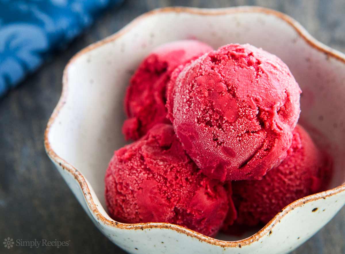 Blackberry Frozen Yogurt
