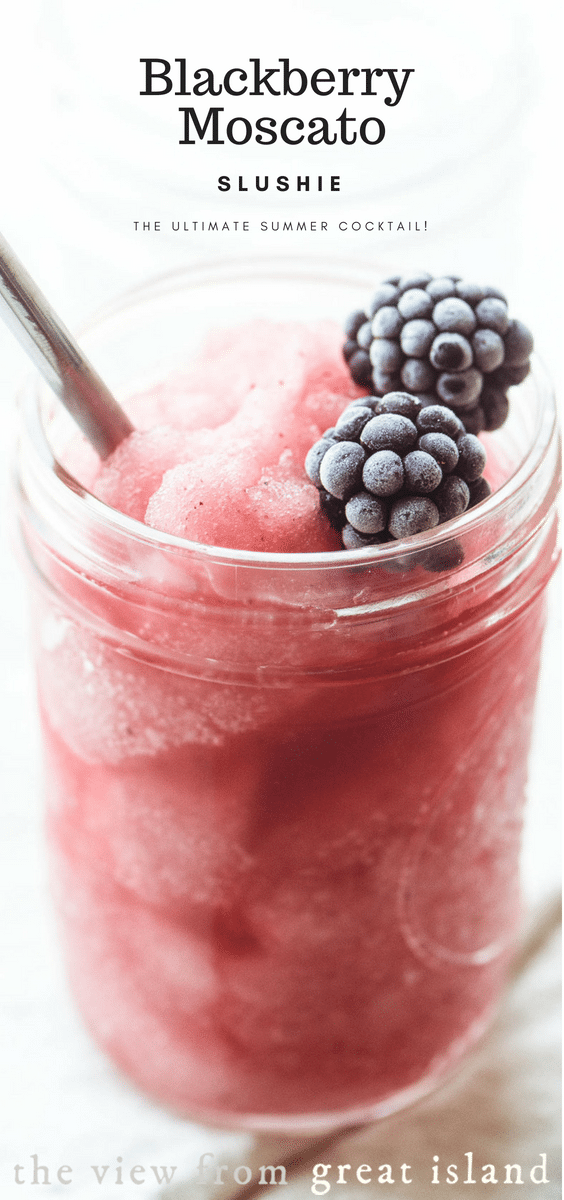 Blackberry Moscato Slushies ~ questo cocktail ghiacciato fruttato è così facile da mescolare e così rinfrescante. #recipe #moscato #rose # easy #white # frozen #tomato #cocktail #cocktail #beverage #boozy #blackberry #frose #wine #sorbet 