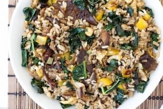 Arroz Frito De Col Rizada Y Champiñones