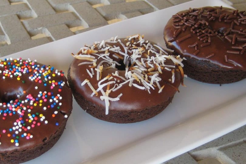 Rosquillas de chocolate sin gluten y glaseadas