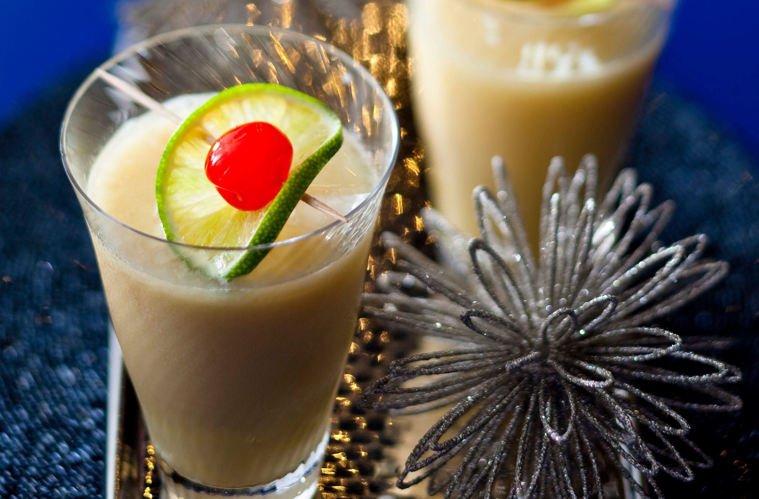 Cocktail con palle di neve Una palla di neve è il cocktail perfetto per la festa di Natale - prova la nostra versione del favorito basato su advocaat. Questa ricetta è semplice e deliziosa!