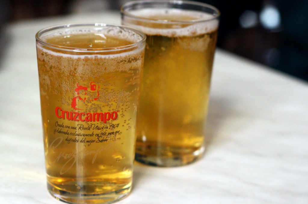 Le piccole canne da birra sono molto più comuni delle grandi pinte in Spagna!