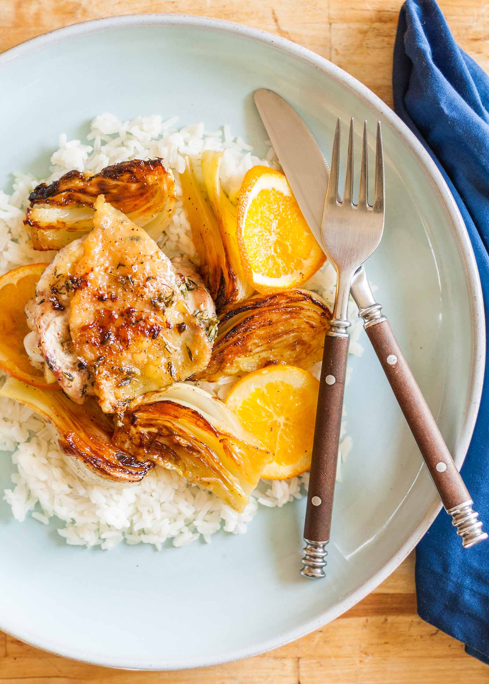 Pollo arrosto alla padella con finocchi e arance