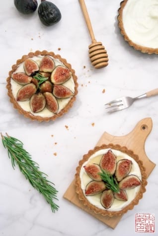 Tarta de mascarpone de higo fresco en corteza de harina de maíz