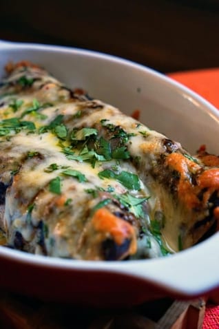 Enchiladas De Negro De Mole De Cerdo