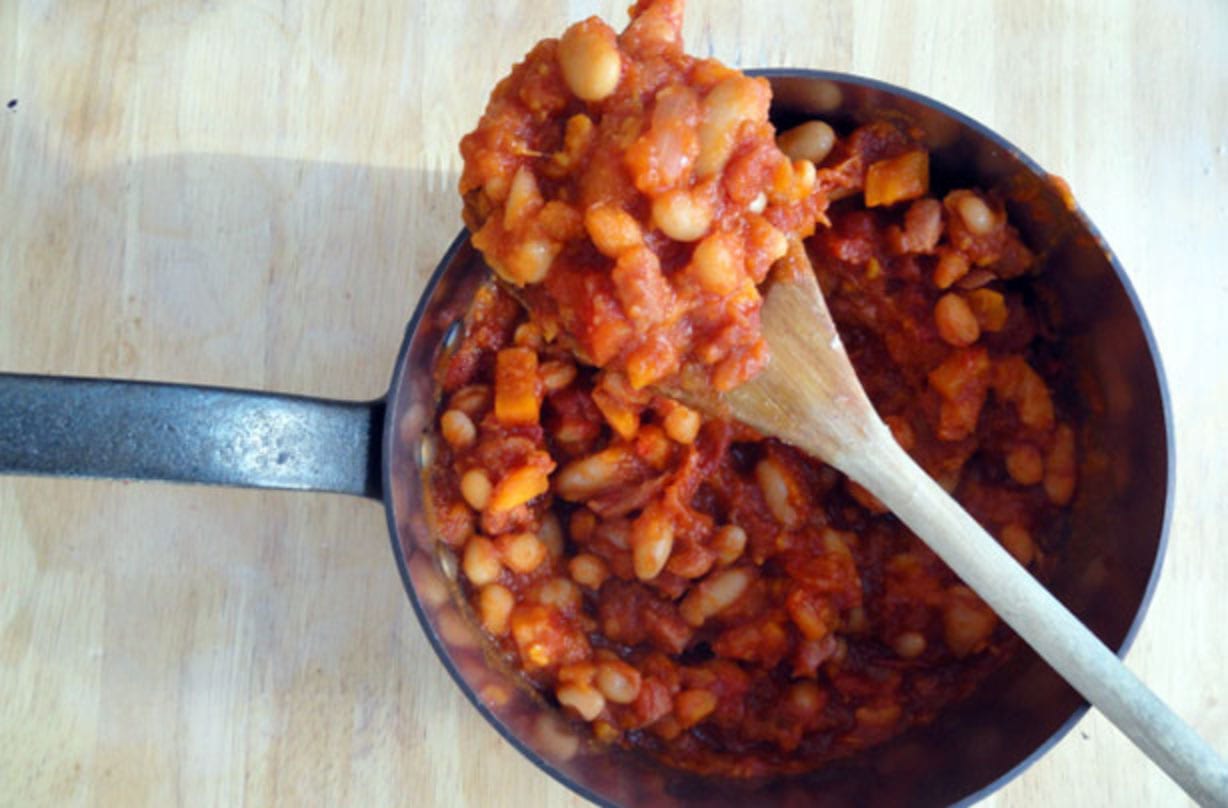 Fagioli fatti in casa I nostri fagioli fatti in casa sono due volte più saporiti dei fagioli acquistati in negozio, quasi senza sale e senza zuccheri aggiunti.