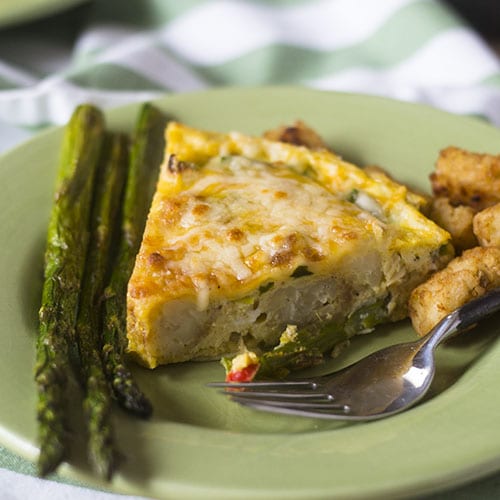 Espárragos Tater Tot Frittata de