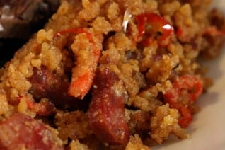 El mejor estilo español de Acción de Gracias Relleno (Migas con Chorizo)
