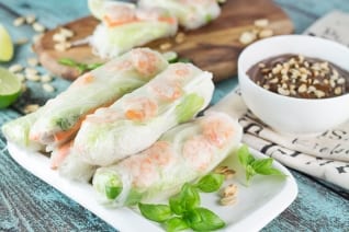 Rollitos De Primavera Vietnamitas Frescas Con Salsa De Maní
