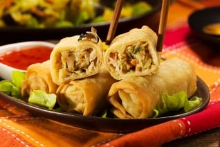 Rollos de huevo al horno saludables con salsa de jengibre de soja