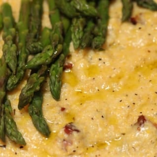 Pancetta Polenta Con Espárragos