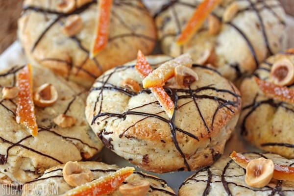 Bollos de chocolate con avellanas y naranja