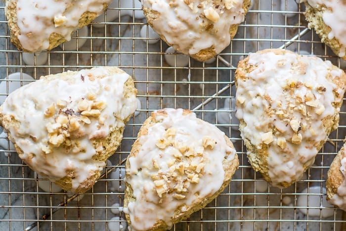Scones de calabac&iacute;n glaseado con lim&oacute;n y nueces ~ theviewfromgreatisland.com