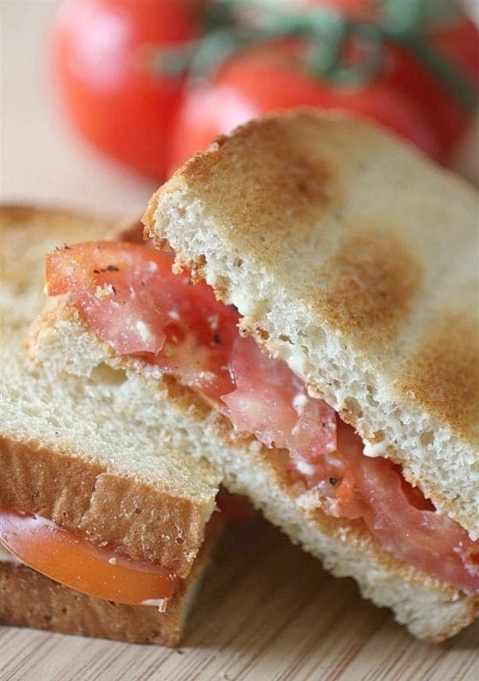 Sandwich de tomate de verano de Nutmeg Nanny