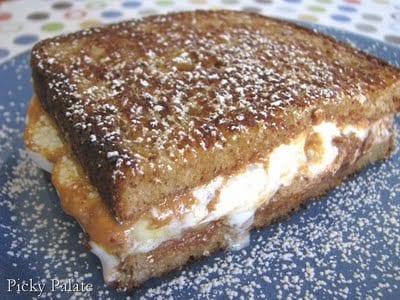 Panino arrostito dolce della tazza gonfiabile della tazza del burro di arachidi della banana