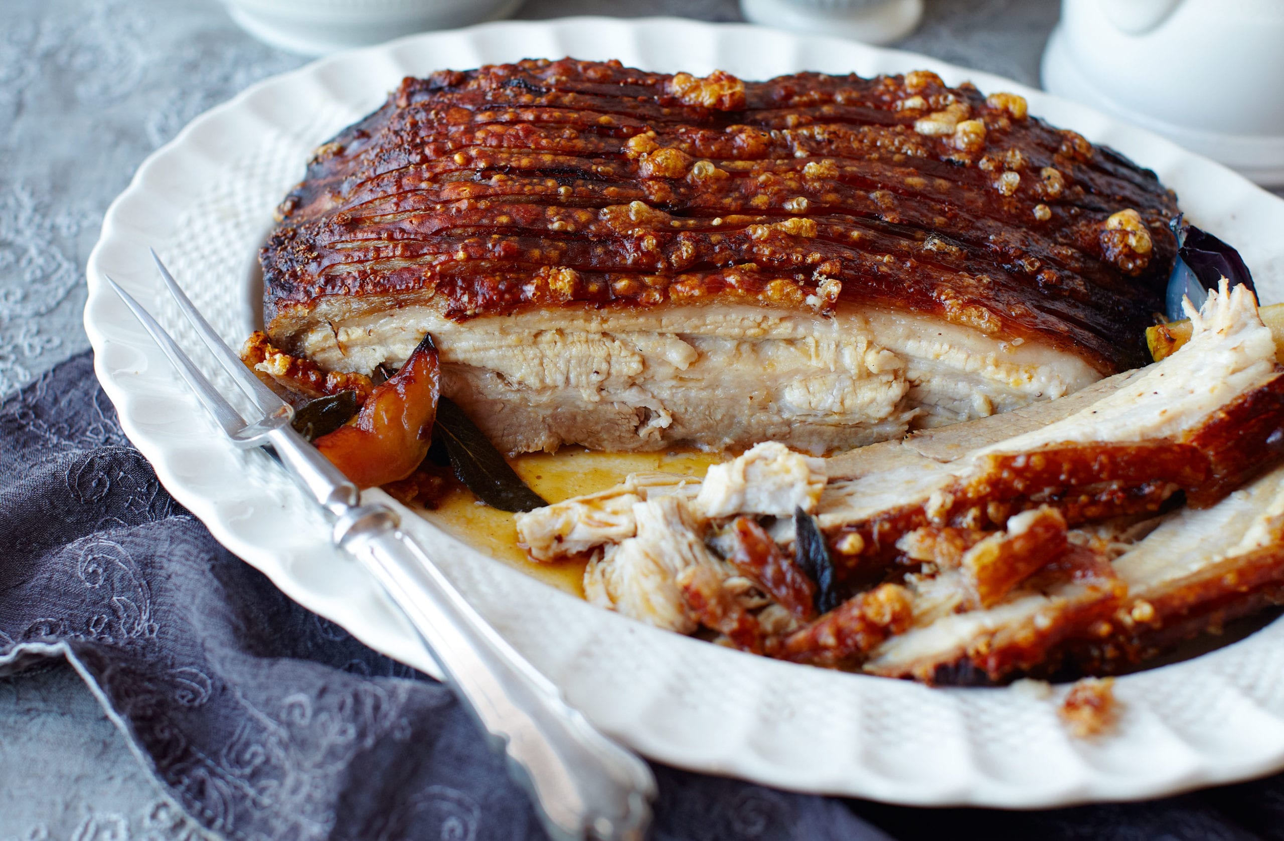 Peloso Biker Arrosto Di Maiale Pancetta Gustoso Biker Gustosa Pancetta Di Maiale Ricetta Cucina Con Salvia E Mela Per Più Sapore - Un'opzione Pranzo Domenica Perfetta