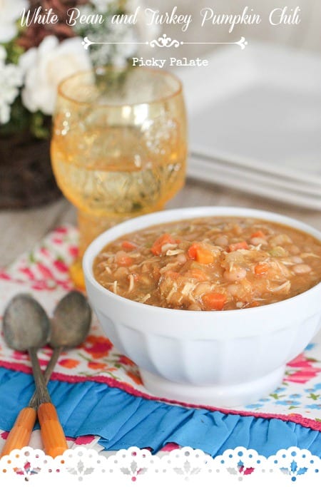 Peperoncino di zucca con fagioli bianchi e tacchino