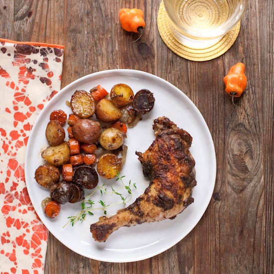 Pollo Tostado Asado Con Zanahorias Y Patatas
