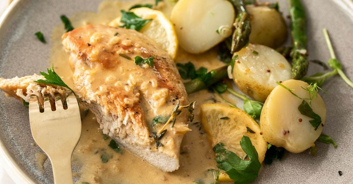 Pollo cremoso con tomillo y limón