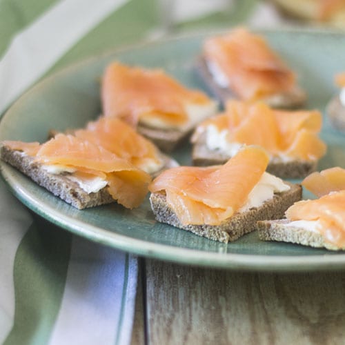 Salm&oacute;n Crema De Queso GF Puntos De Tostadas # sin gluten #seafood #Smokedsalmon #bread