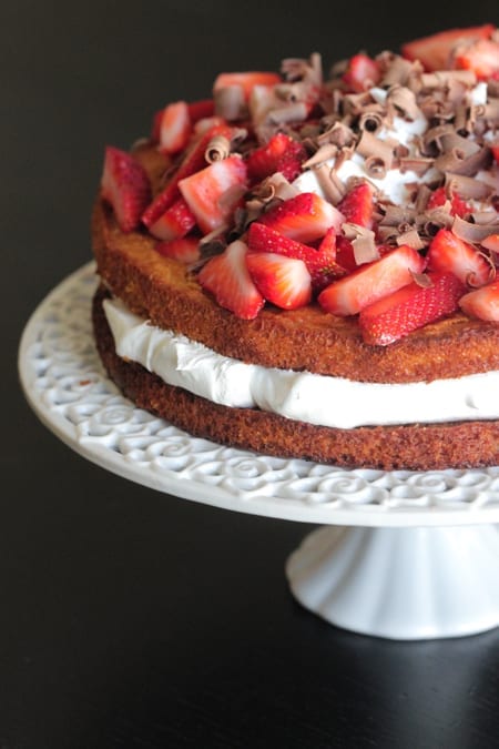 Mantequilla De Maní En Capas De Receta De La Torta De Frutas De Fresa