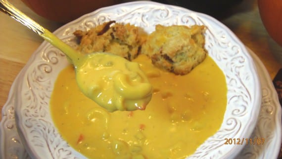 Receta fácil y cursi de sopa de macarrones con queso