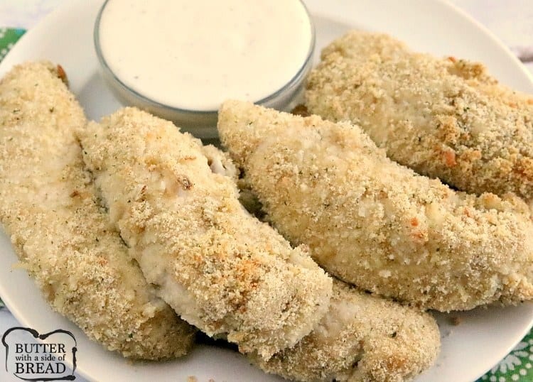 TIRAS DE POLLO PARMESANO AL HORNO - Mantequilla con un acompañamiento de pan