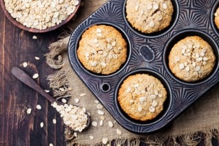 Grapa de despensa saludable: muffins de plátano y avena