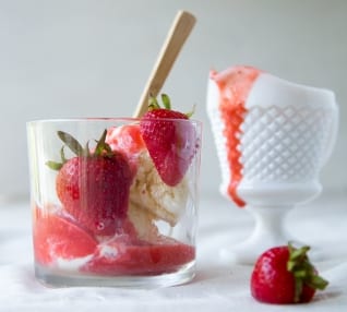 Sundaes De Fresas Frescas