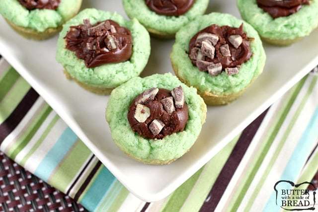 TAZAS DE DULCE DE GALLETAS DE MENTA