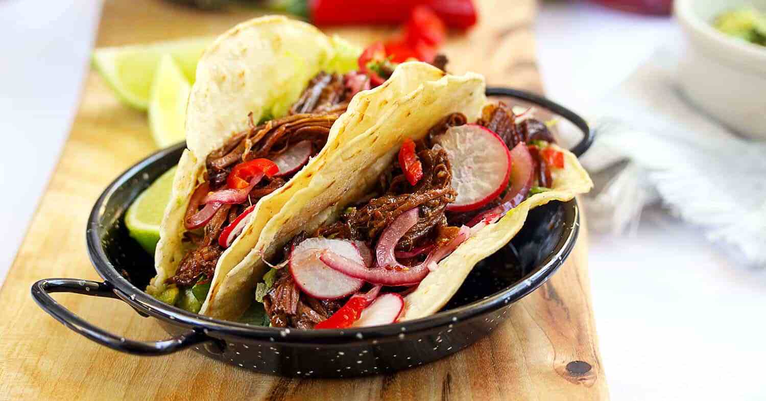 Tacos de costilla de ternera asados ​​a la parrilla